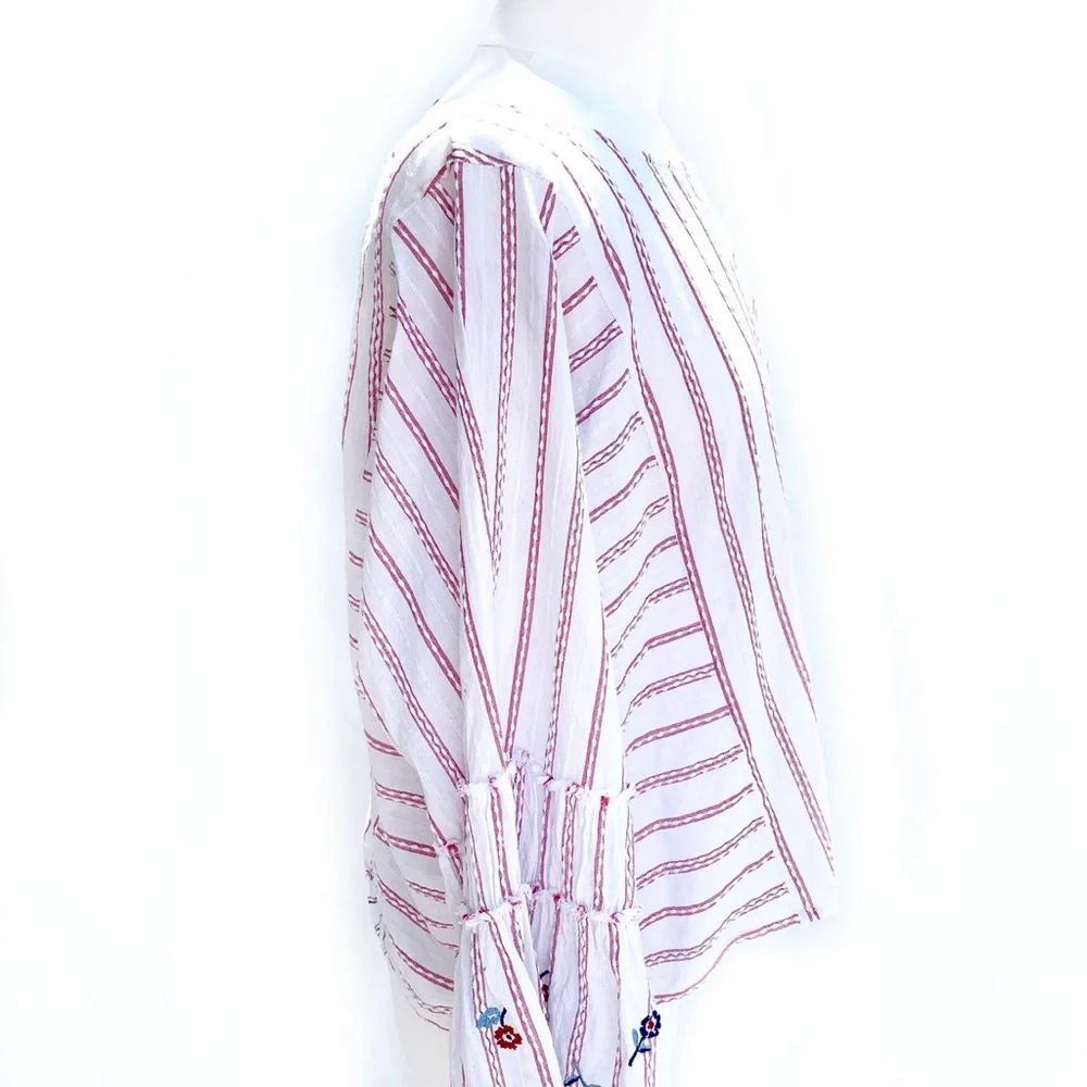 🎉HP🎉 Vince Camuto Embroidered Floral Top with embellished Sleeves - Picture 7 of 10